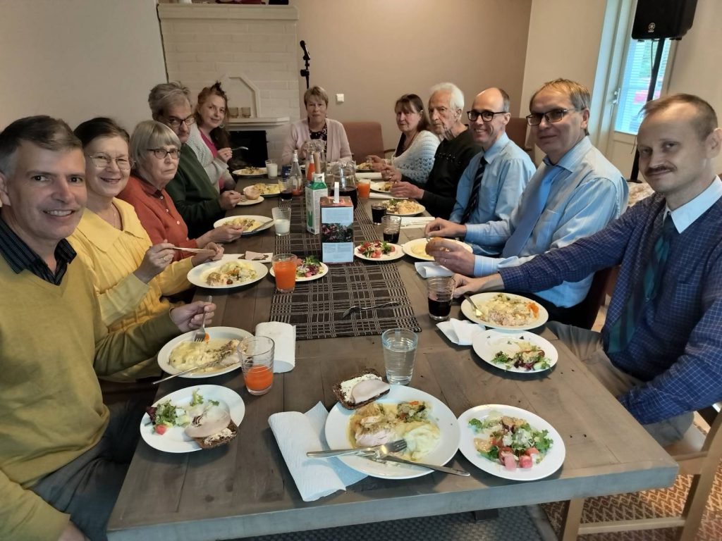 Lounaalla seminaarissa